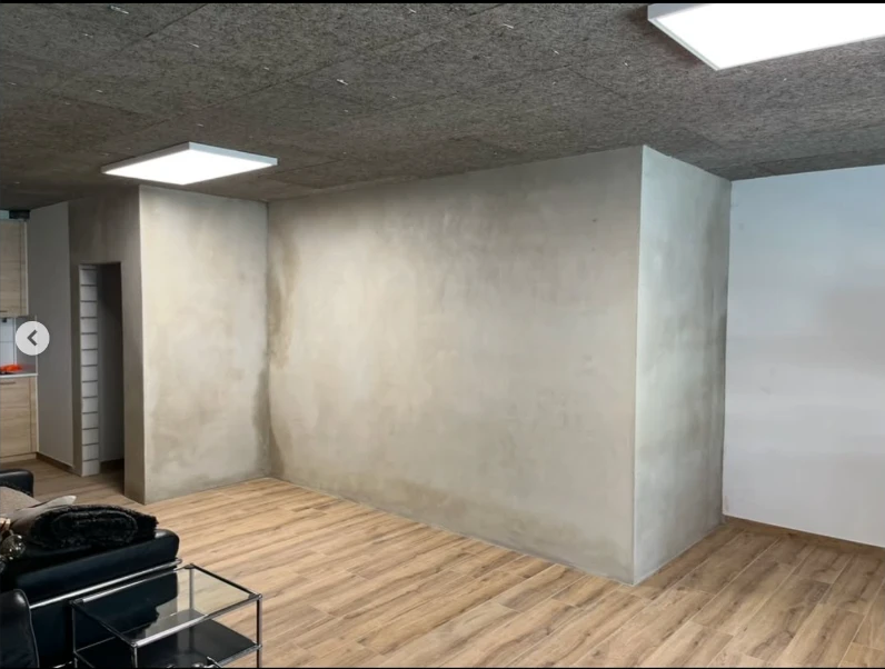 Surfaces crépies et finies dans le bureau