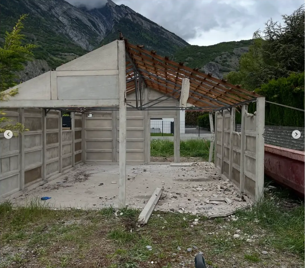 Structure du garage pendant la démolition